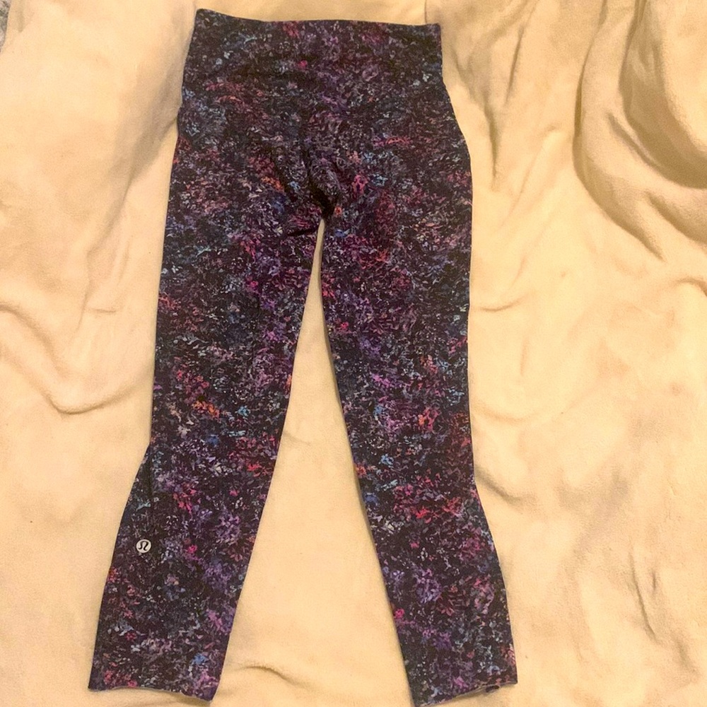Lululemon cropped leggings. Brand new. Never worn. Size 8